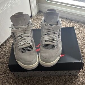 Air Jordan 4 Retro “Frozen Moments.”